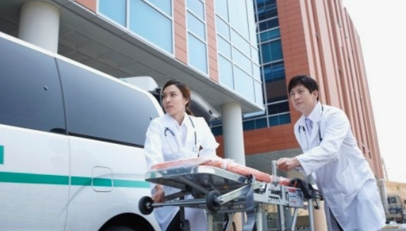 효도폰 긴급 SOS 기능 - 응급 상황 발생 시 빠른 대처가 가능한 시니어폰 안전 기능