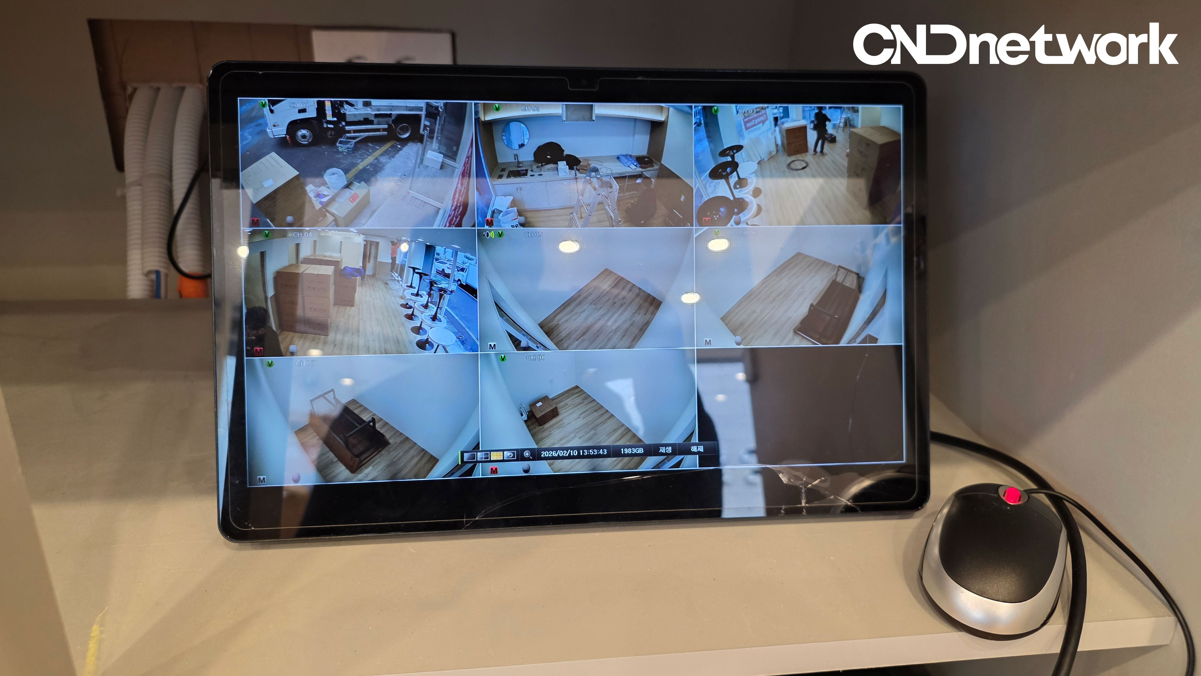 인천 부평 카페 CCTV 구축 완료 후 NVR 모니터 9분할 화면 – 씨앤디네트워크 시공 사례
