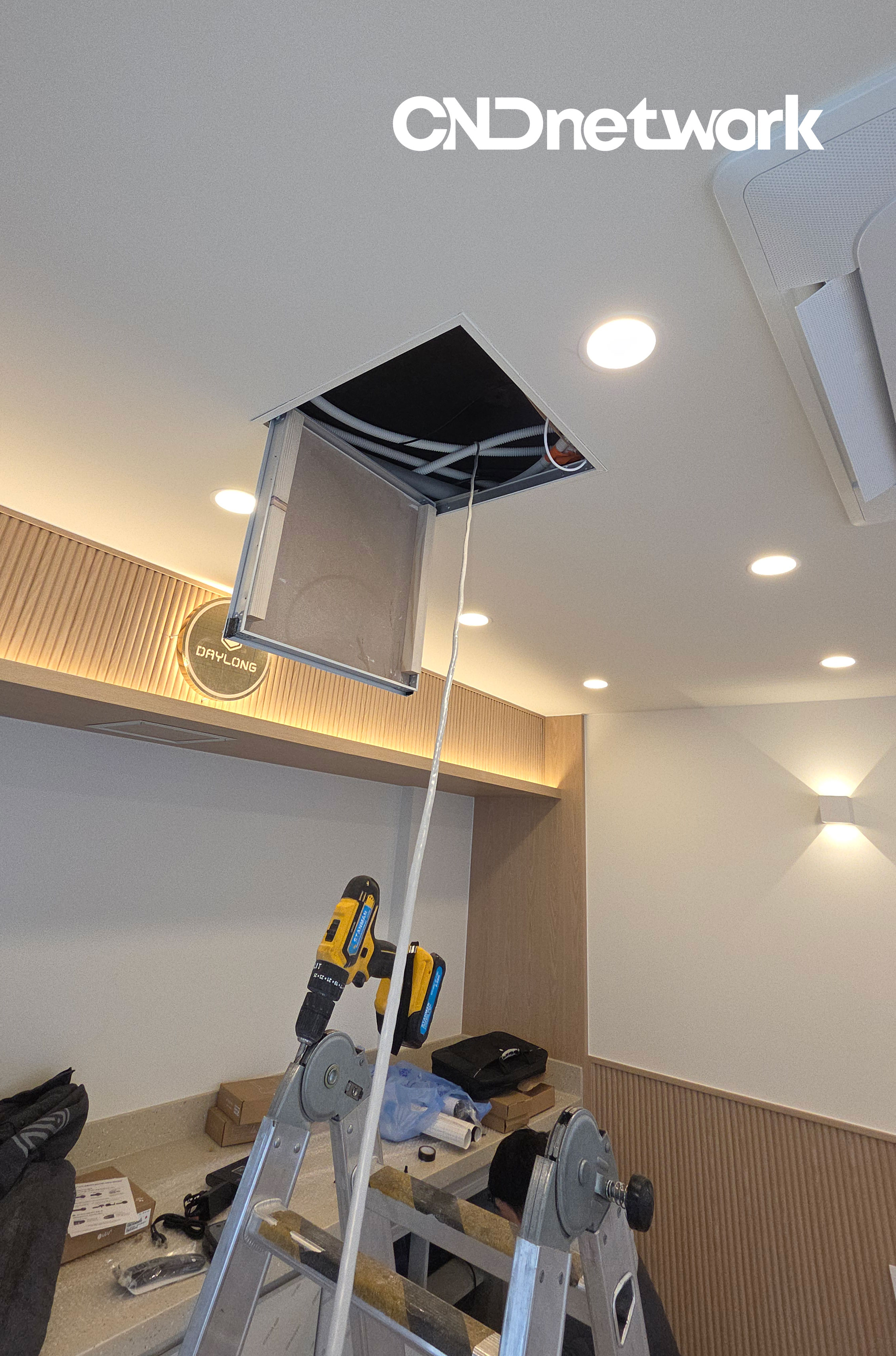 부평 카페 CCTV 구축 천장 타공 위치 선정 – 사각지대 없는 최적 카메라 배치 작업