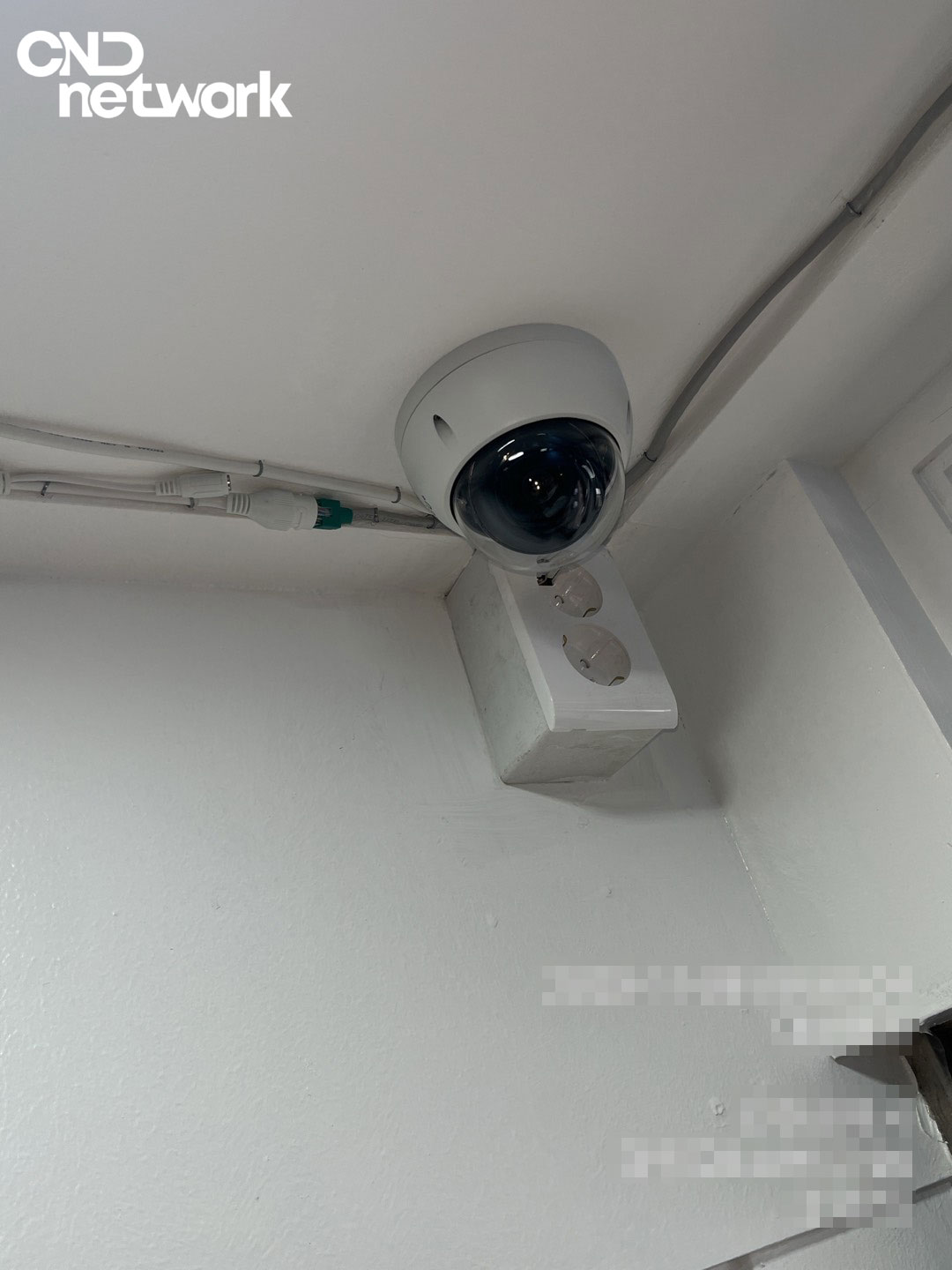 인천 간석동 무인빨래방 실내 천장 코너 돔카메라 CCTV 브래킷 설치 완료 - CND네트워크 무인매장 보안